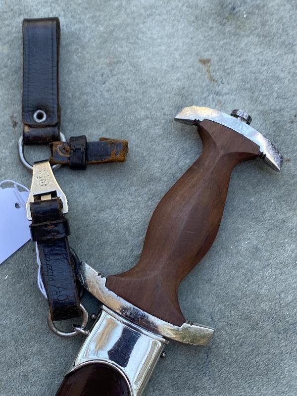 A VIRTUALLY MINT EXAMPLE OF A RZM PERIOD SA DAGGER BY Weyersberg Max Waffenfabrik. WITH FULL TRIPLE HANGER! — image 4