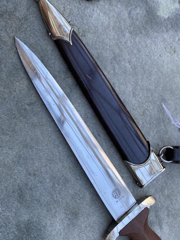 A VIRTUALLY MINT EXAMPLE OF A RZM PERIOD SA DAGGER BY Weyersberg Max Waffenfabrik. WITH FULL TRIPLE HANGER! — image 6