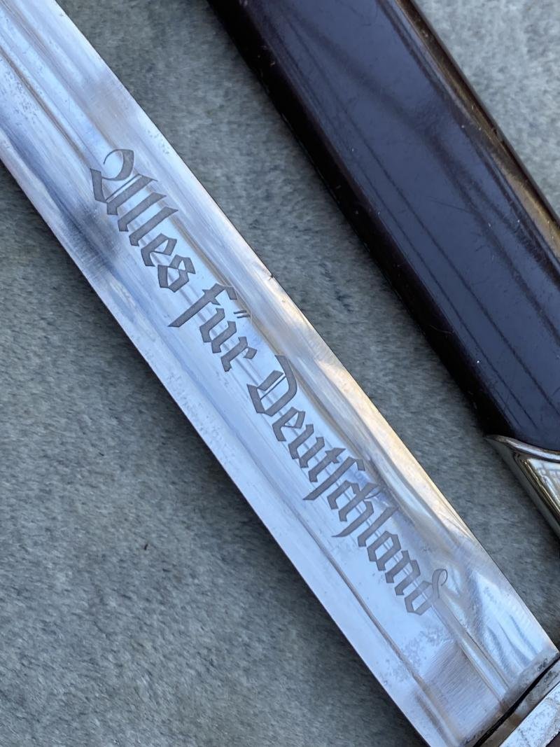 A VIRTUALLY MINT EXAMPLE OF A RZM PERIOD SA DAGGER BY Weyersberg Max Waffenfabrik. WITH FULL TRIPLE HANGER! — image 8