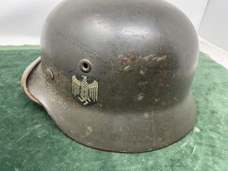AN UNTOUCHED EXCELLENT EXAMPLE OF A SINGLE DECAL WEHRMACHT M40 STEEL HELMET. — image 2