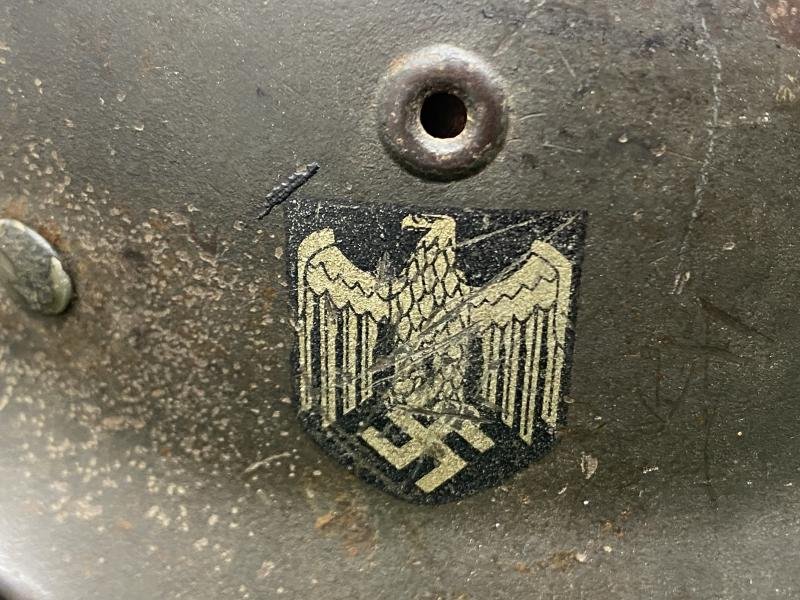 AN UNTOUCHED EXCELLENT EXAMPLE OF A SINGLE DECAL WEHRMACHT M40 STEEL HELMET. — image 3