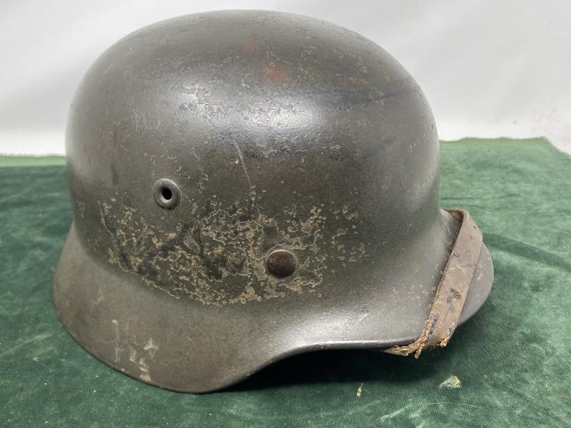 AN UNTOUCHED EXCELLENT EXAMPLE OF A SINGLE DECAL WEHRMACHT M40 STEEL HELMET. — image 4
