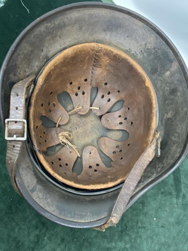 AN UNTOUCHED EXCELLENT EXAMPLE OF A SINGLE DECAL WEHRMACHT M40 STEEL HELMET. — image 5