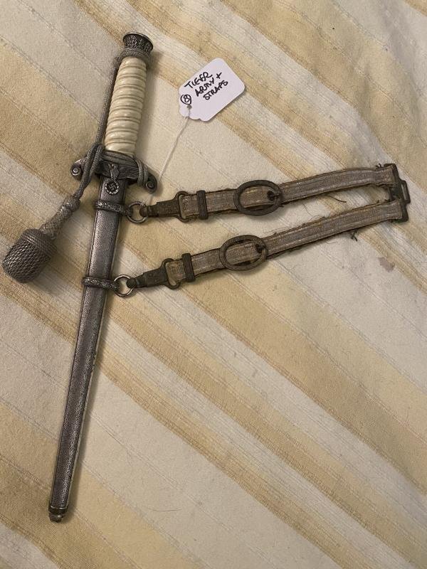 ARMY DAGGER WITH STRAPS AND KNOT BY TIGER. — image 2