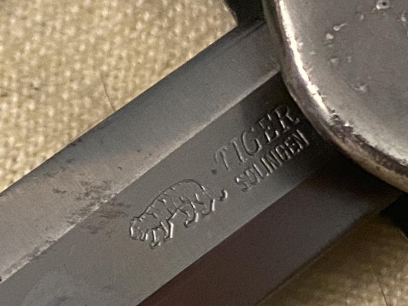 ARMY DAGGER WITH STRAPS AND KNOT BY TIGER. — image 9