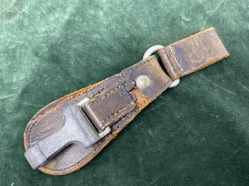 VERY RARE TEARDROP HANGER FOR LUFTWAFFE SWORD. — image 2