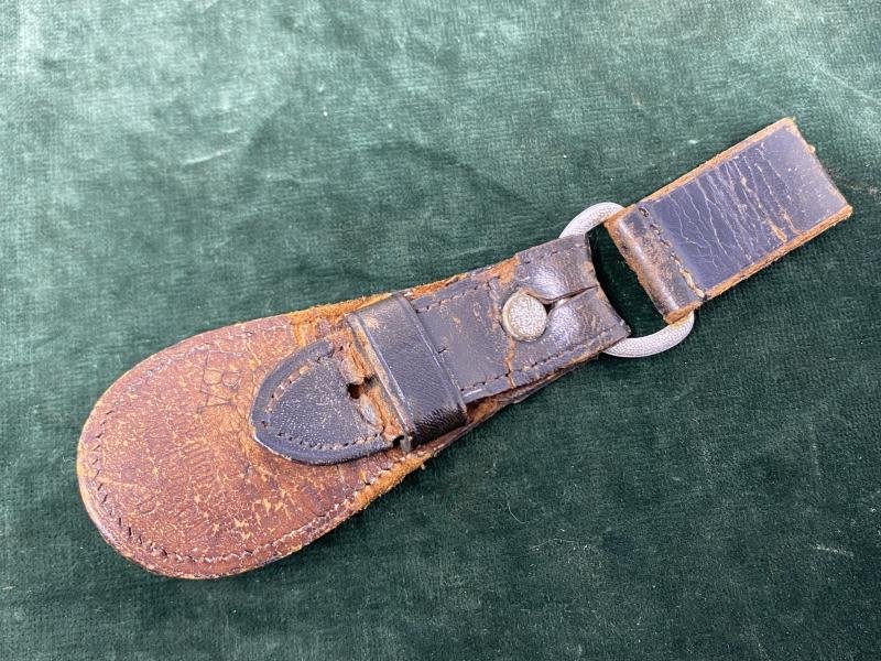 VERY RARE TEARDROP HANGER FOR LUFTWAFFE SWORD. — image 4