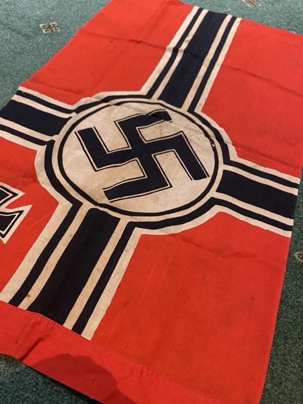 A VERY SMALL ORIGINAL THIRD REICH KRIEGSFLAG. — image 4