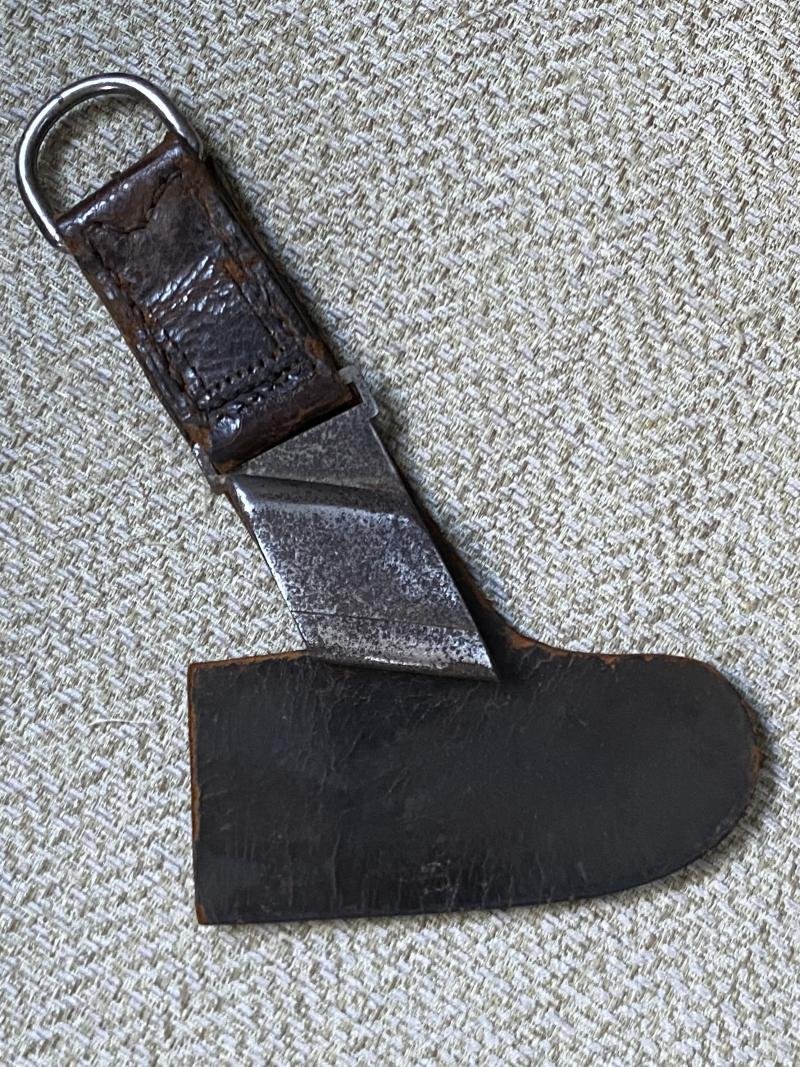 AN UNUSUAL, ORIGINAL HANGER FOR A RAD HEWER. — image 2