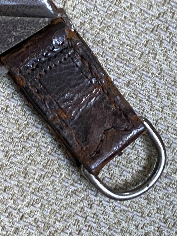 AN UNUSUAL, ORIGINAL HANGER FOR A RAD HEWER. — image 3