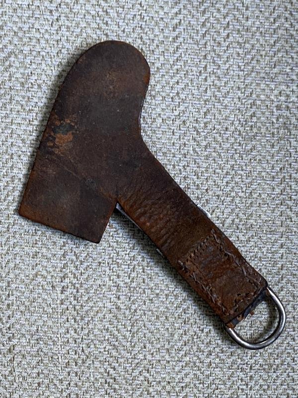 AN UNUSUAL, ORIGINAL HANGER FOR A RAD HEWER. — image 4