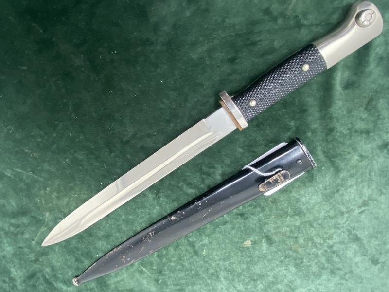 AN EXCELLENT EXAMPLE OF A LONG 'PIONEER' DRESS BAYONET. — image 9