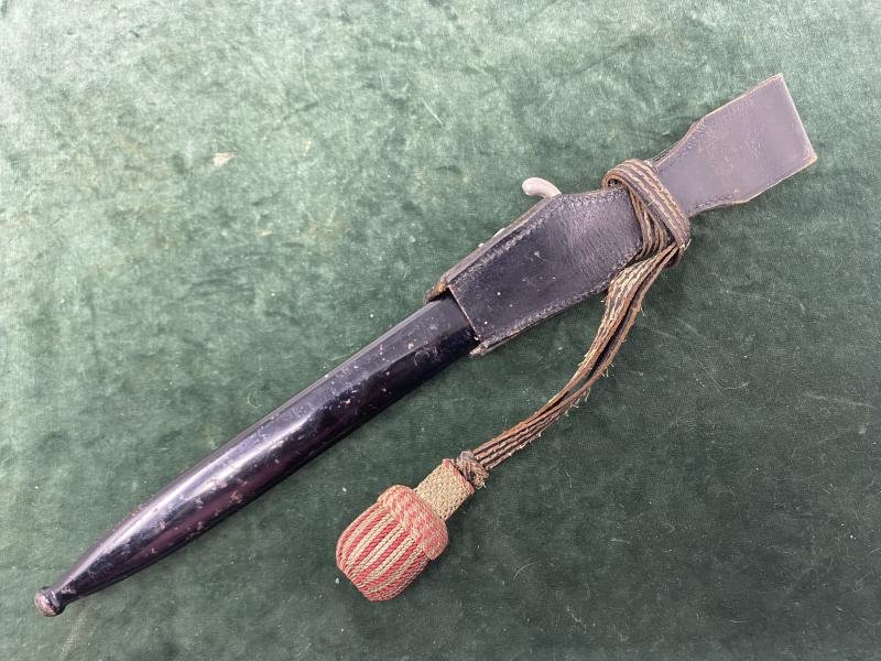 A LONG FIRE DRESS BAYONET COMPLETE WITH ORIGINAL FROG AND RARE PORTEPEE. — image 5