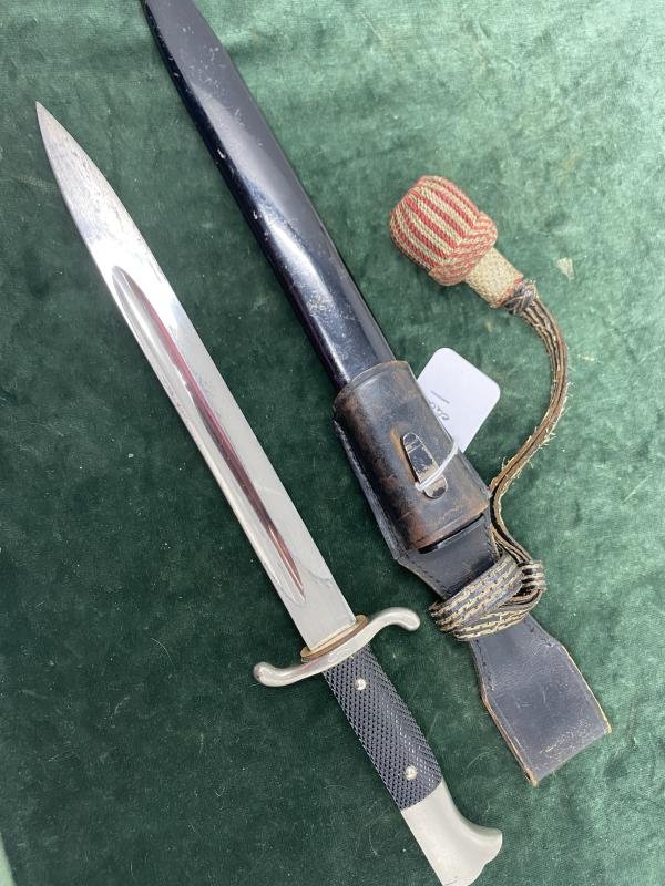 A LONG FIRE DRESS BAYONET COMPLETE WITH ORIGINAL FROG AND RARE PORTEPEE. — image 6