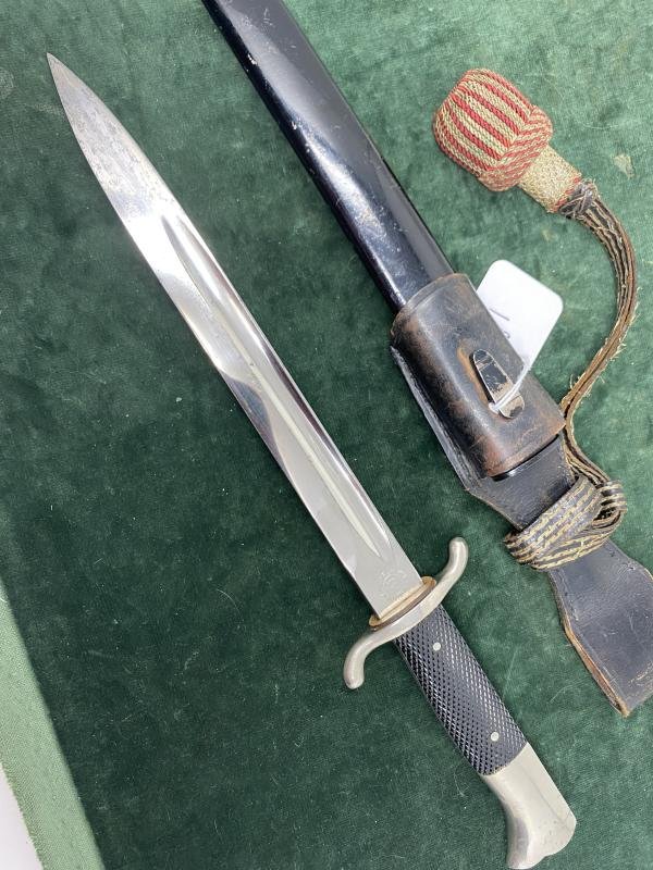 A LONG FIRE DRESS BAYONET COMPLETE WITH ORIGINAL FROG AND RARE PORTEPEE. — image 7