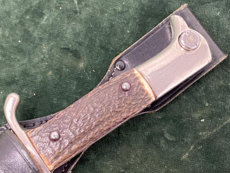 A SHORT 'JÄGER DIV' DRESS BAYONET WITH STAG GRIPS AND FROG BY E.P&S. — image 3