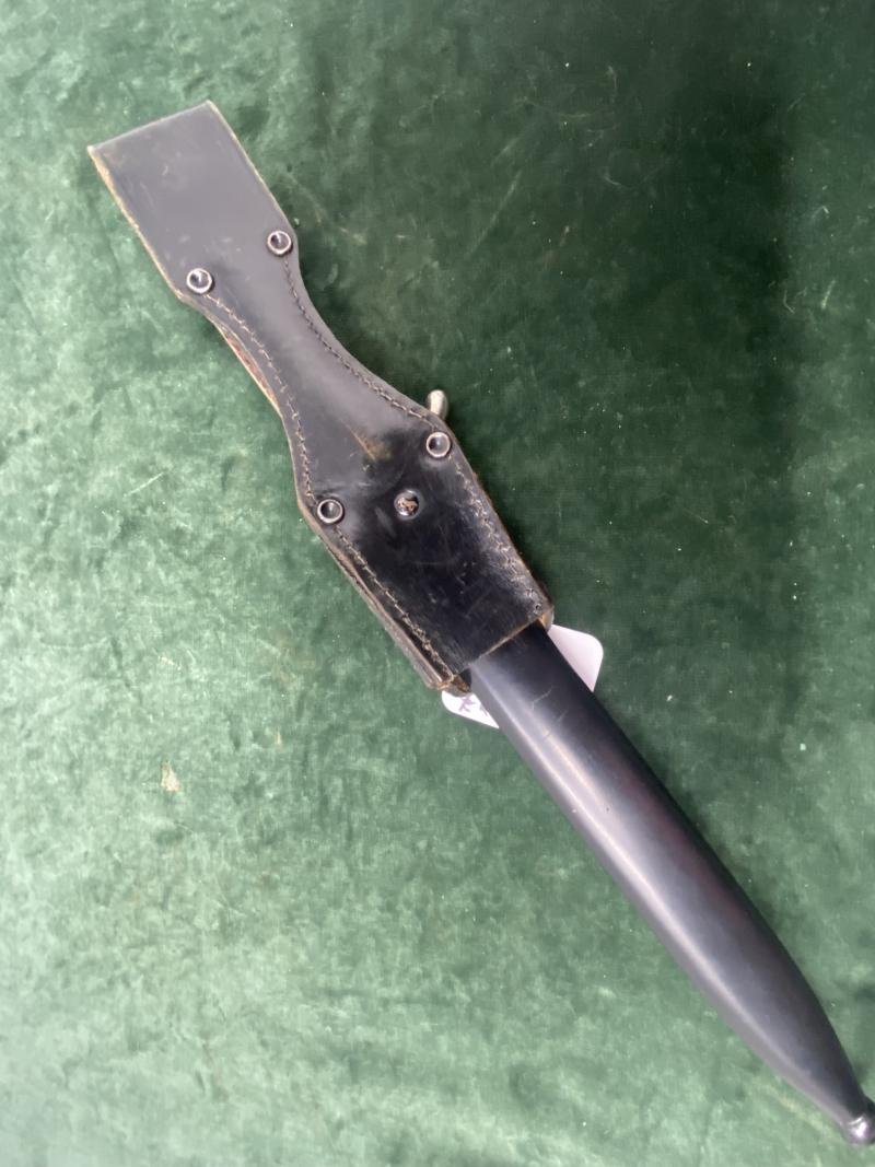 A SHORT 'JÄGER DIV' DRESS BAYONET WITH STAG GRIPS AND FROG BY E.P&S. — image 4