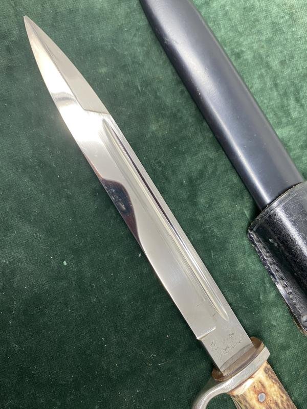 A SHORT 'JÄGER DIV' DRESS BAYONET WITH STAG GRIPS AND FROG BY E.P&S. — image 8