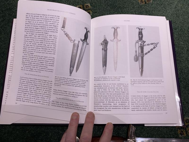 EDGED WEAPONS OF HITLERS GERMANY by ROBIN LUMSDEN. — image 4