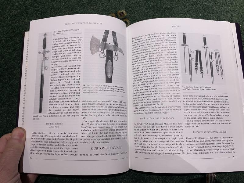 EDGED WEAPONS OF HITLERS GERMANY by ROBIN LUMSDEN. — image 5