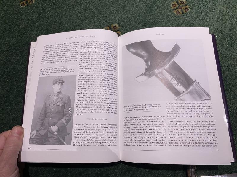 EDGED WEAPONS OF HITLERS GERMANY by ROBIN LUMSDEN. — image 6