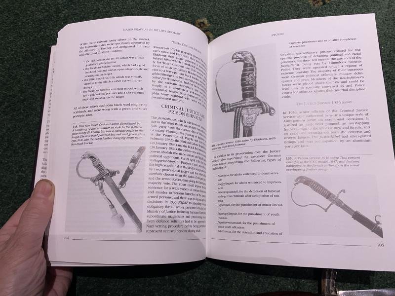 EDGED WEAPONS OF HITLERS GERMANY by ROBIN LUMSDEN. — image 7