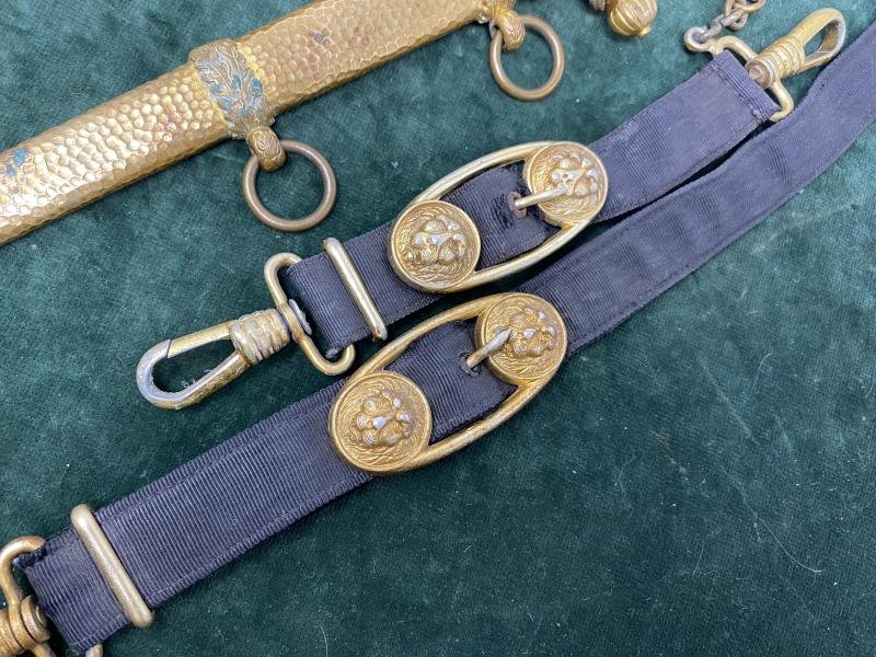 A WONDERFUL NAVY DAGGER BY WKC WITH ORANGE GRIP, HAMMERED SCABBARD, KNOT AND ORIGINAL HANGERS. — image 3