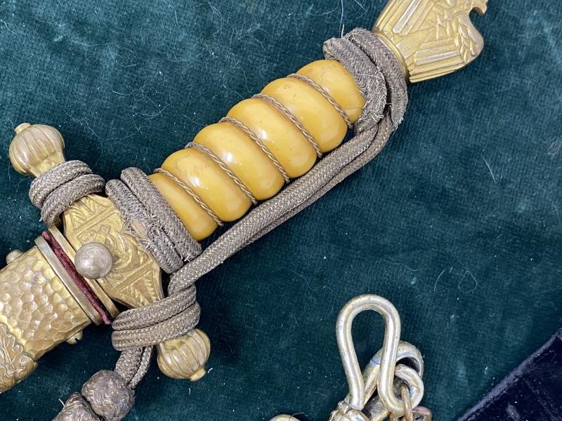 A WONDERFUL NAVY DAGGER BY WKC WITH ORANGE GRIP, HAMMERED SCABBARD, KNOT AND ORIGINAL HANGERS. — image 6