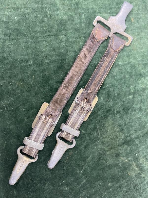 SET OF DE-LUXE LUFTWAFFE DAGGER HANGERS. — image 5