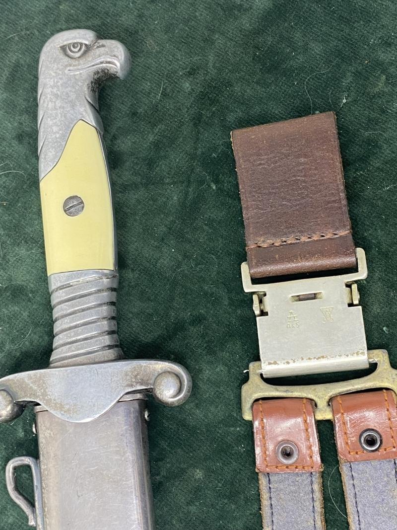 A NEAR PERFECT RAD OFFICERS DAGGER WITH VERY RARE MAKER AND WITH COMPLETE MINT HANGERS INCLUDING THE TOP CLIP!!. — image 5