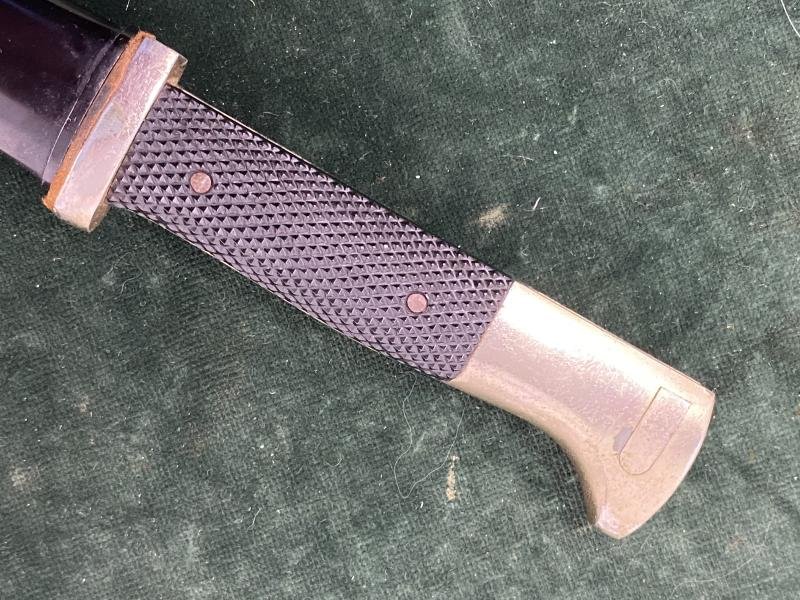 A NEAR MINT EXAMPLE OF A SHORT K98 'PIONEER' DRESS BAYONET. — image 4