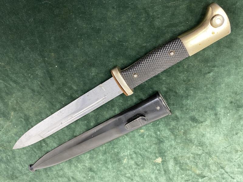 A NEAR MINT EXAMPLE OF A SHORT K98 'PIONEER' DRESS BAYONET. — image 7