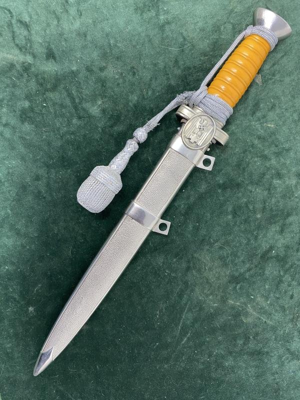 A LOVELY RED CROSS/SOCIAL WELFRE OFFICERS DAGGER WITH ORIGINAL KNOT. — image 2