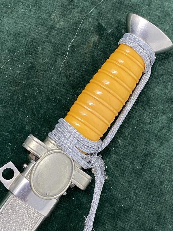 A LOVELY RED CROSS/SOCIAL WELFRE OFFICERS DAGGER WITH ORIGINAL KNOT. — image 5