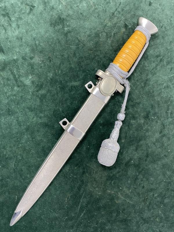 A LOVELY RED CROSS/SOCIAL WELFRE OFFICERS DAGGER WITH ORIGINAL KNOT. — image 6