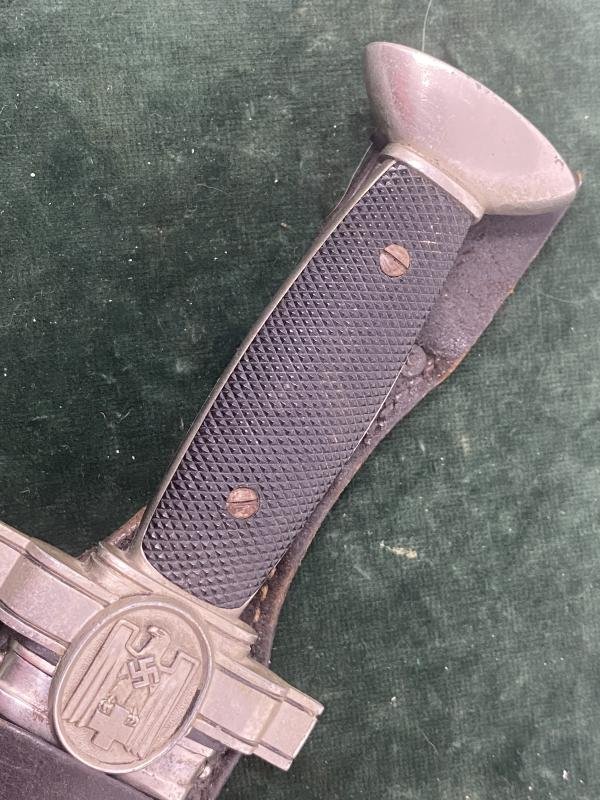 RED CROSS MANS SAW-BACK HEWER WITH FROG. — image 3