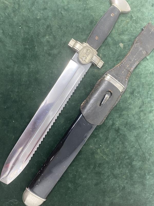 RED CROSS MANS SAW-BACK HEWER WITH FROG. — image 6