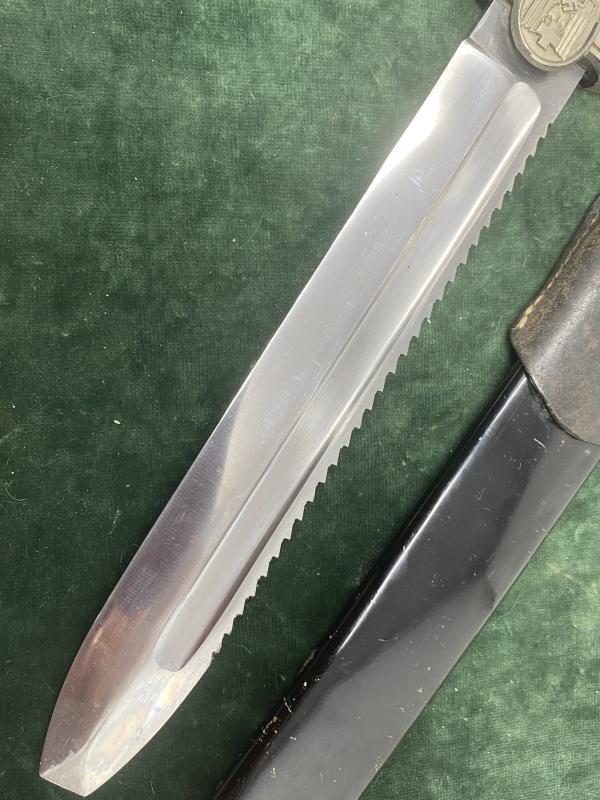 RED CROSS MANS SAW-BACK HEWER WITH FROG. — image 7