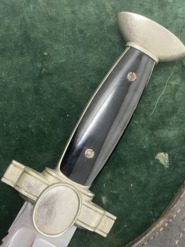 RED CROSS MANS SAW-BACK HEWER WITH FROG. — image 9