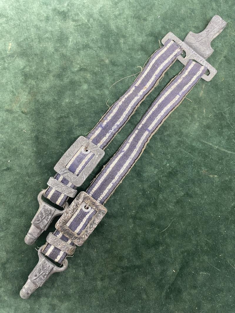 AN AFFORDABLE SET OF DE-LUXE LUFTWAFFE DAGGER HANGERS. — image 2