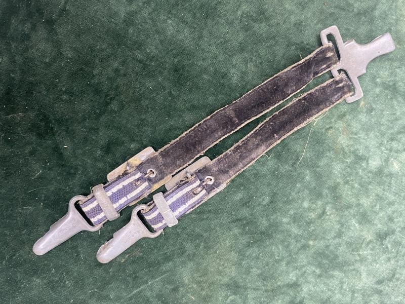 AN AFFORDABLE SET OF DE-LUXE LUFTWAFFE DAGGER HANGERS. — image 5