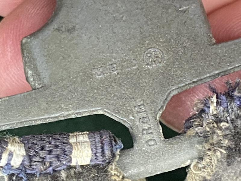 AN AFFORDABLE SET OF DE-LUXE LUFTWAFFE DAGGER HANGERS. — image 6