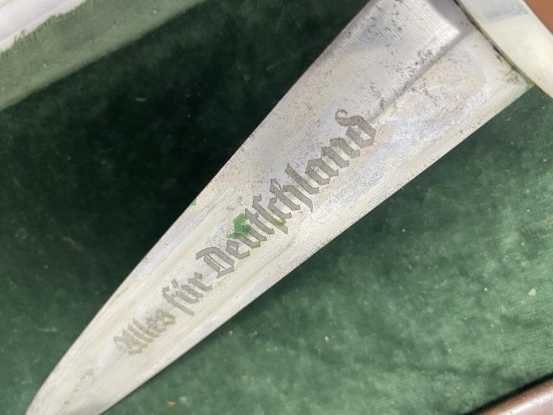 EARLY SA DAGGER WITH HANGER BY CARL WUSTOF. — image 8