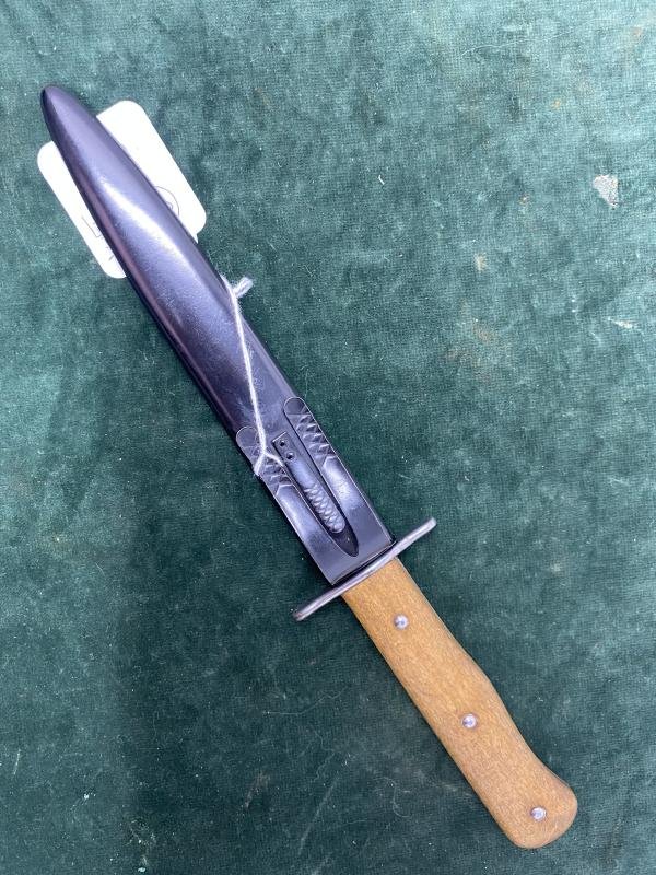 A MINT EXAMPLE OF A LUFTWAFFE FIGHTING KNIFE WITH RARE 'S' MAKER. — image 4