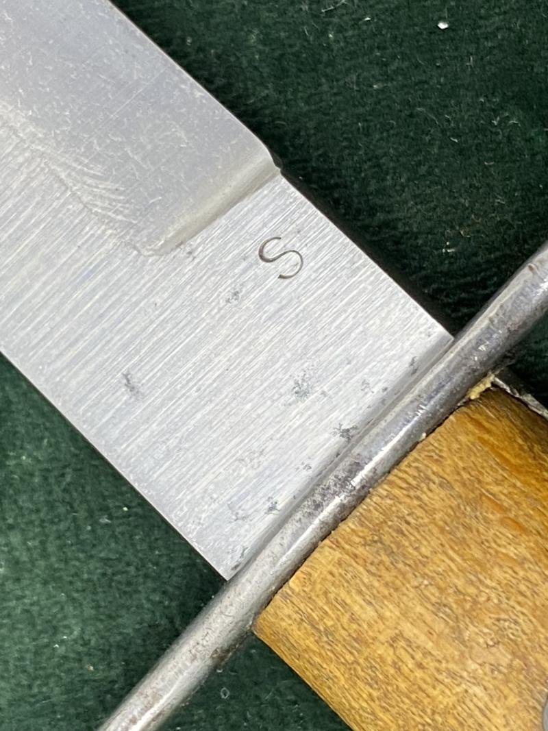 A MINT EXAMPLE OF A LUFTWAFFE FIGHTING KNIFE WITH RARE 'S' MAKER. — image 8