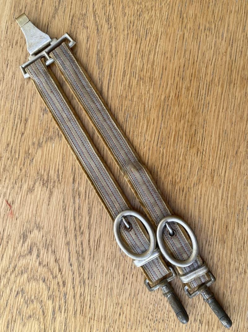 A SUPERB SET OF RED CROSS OFFICERS DAGGER HANGERS. — image 2