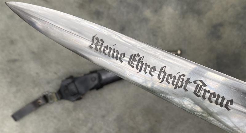 A SUPERB EARLY SS 33 DAGGER WITH VERTICAL HANGER BY HERDER. — image 8