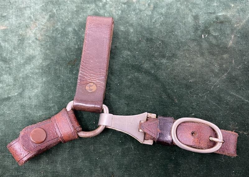EARLY SA BROWN LEATHER TRIPLE DAGGER HANGER. — image 2