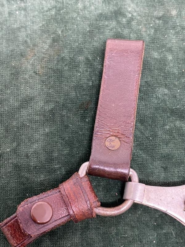 EARLY SA BROWN LEATHER TRIPLE DAGGER HANGER. — image 4