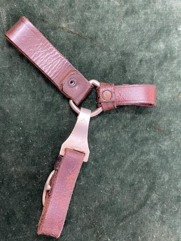 EARLY SA BROWN LEATHER TRIPLE DAGGER HANGER. — image 5